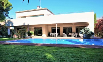 House 5 Bedrooms in Cardedeu