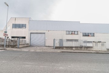 Bâtiment industriel / entrepôt à Noáin