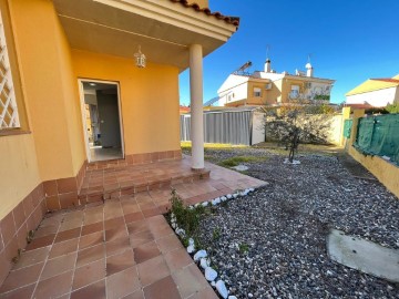 House 3 Bedrooms in Salteras