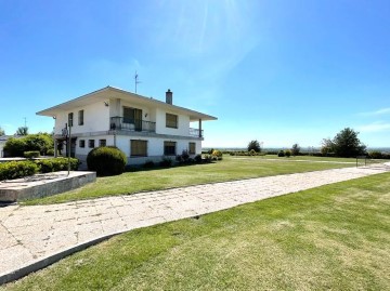 House 6 Bedrooms in Vivero Forestal