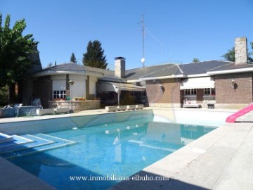 House 4 Bedrooms in Santa Marta de Tormes