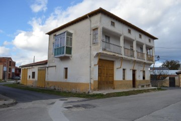 House 5 Bedrooms in Villacomparada