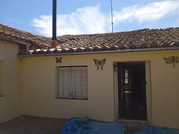 House 4 Bedrooms in Mancera de Abajo