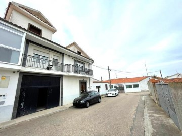 House 3 Bedrooms in Calvarrasa de Arriba