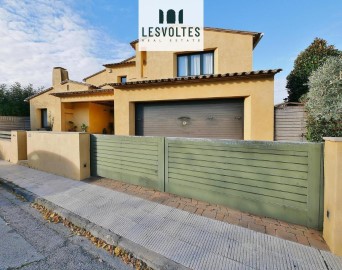 House 4 Bedrooms in La Bisbal d'Empordà