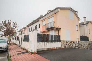 House 3 Bedrooms in Arévalo