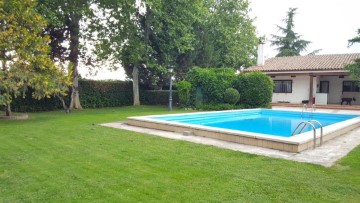 House 4 Bedrooms in Fuente el Saz de Jarama