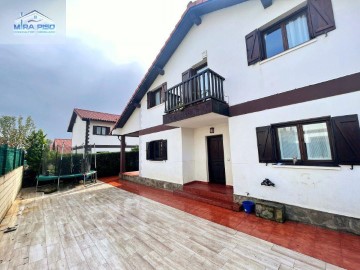 House 3 Bedrooms in Arnuero