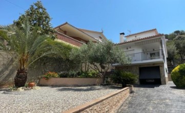 Maison 3 Chambres à Sant Fost de Campsentelles