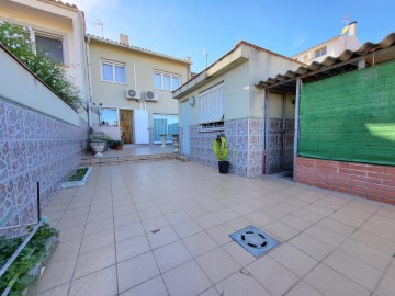 House 4 Bedrooms in La Plana