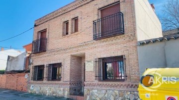 House 4 Bedrooms in Cazalegas