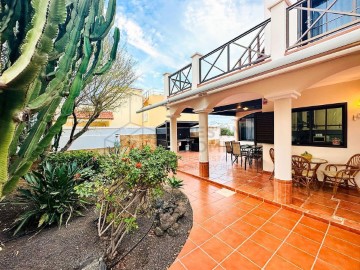 House 4 Bedrooms in Corralejo