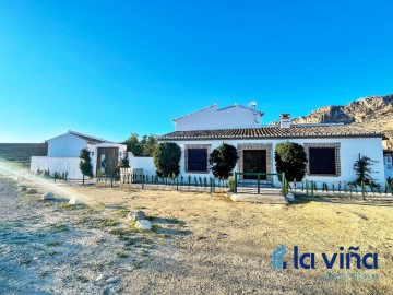 House 4 Bedrooms in Villanueva de la Concepcion