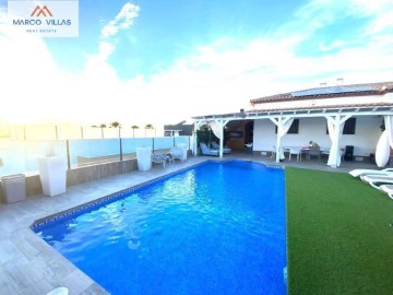 House 4 Bedrooms in San Fulgencio