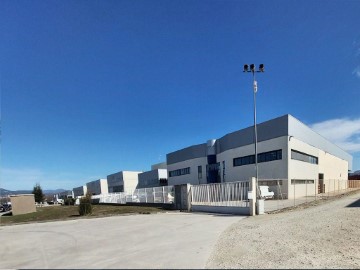 Industrial building / warehouse in Esquíroz