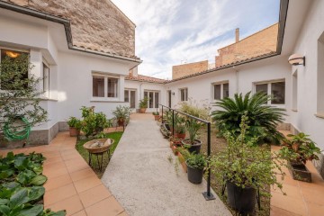 House 7 Bedrooms in Banyoles