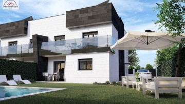 House 4 Bedrooms in La Nube