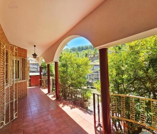 House 4 Bedrooms in La Parra