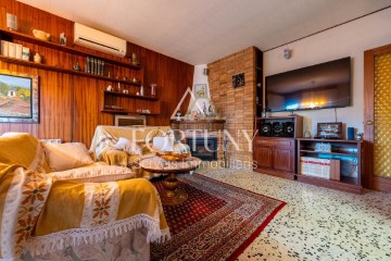 House 5 Bedrooms in Riudecanyes