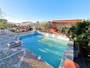 House 3 Bedrooms in Tosalnou