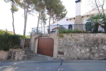 House 4 Bedrooms in Monte Rey