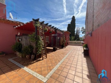 House 4 Bedrooms in Vilallonga del Camp