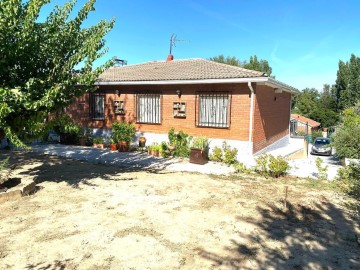 House 4 Bedrooms in Hormigos