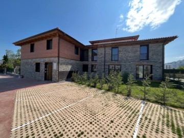 House 4 Bedrooms in Sansomendi - Ali