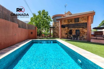 House 4 Bedrooms in Los Pinillos