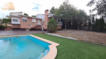 House 4 Bedrooms in Romeral