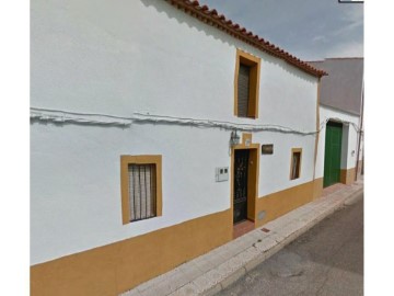 House 4 Bedrooms in Cordobilla de Lácara