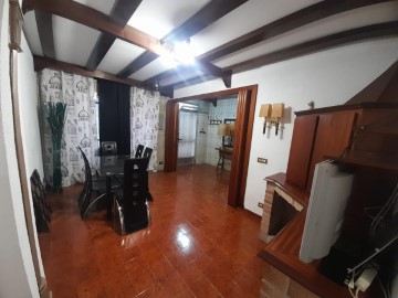 House 4 Bedrooms in Camino Onda - Salesianos - Centro