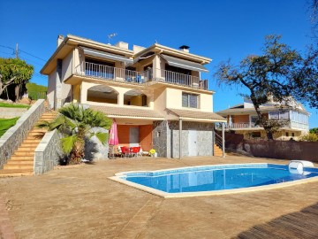 House 5 Bedrooms in Can Rial