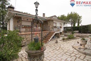 House 4 Bedrooms in Cerro Alarcón