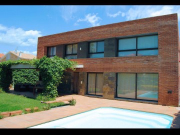 House 5 Bedrooms in Mestral