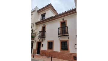 House 5 Bedrooms in Zona Puerto Deportivo