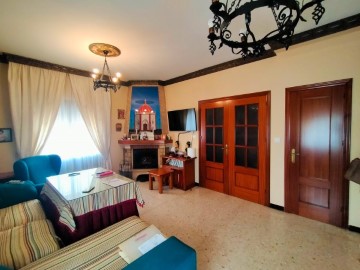 House 4 Bedrooms in Villalba del Alcor
