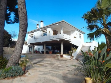 House 4 Bedrooms in Altero de Mompoi