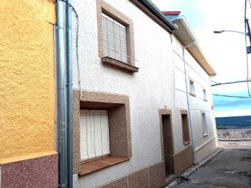House 3 Bedrooms in Portillo