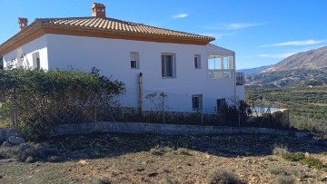House 4 Bedrooms in Martín