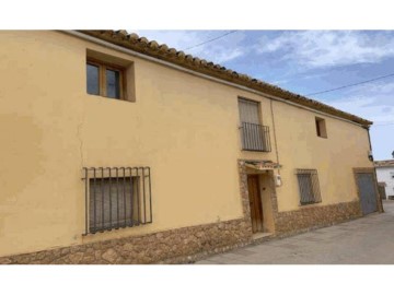 House 4 Bedrooms in La Calahorra