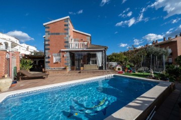 House 4 Bedrooms in La Virreina