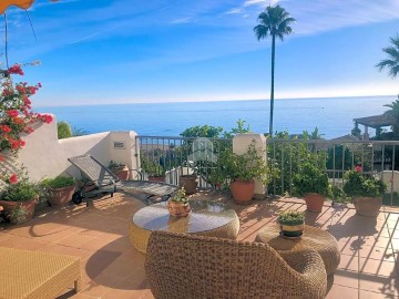 House 4 Bedrooms in Bahía de Casares