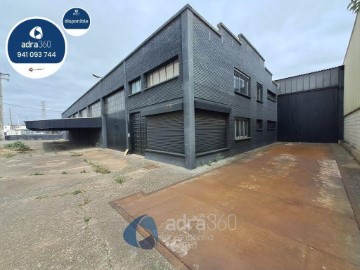 Bâtiment industriel / entrepôt à El Campillo - Polígono Cantabria