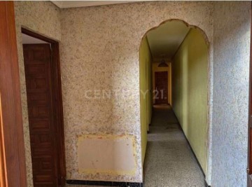 Apartment 4 Bedrooms in Peñafiel