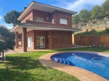 House 4 Bedrooms in Can Roca-Muntanyeta