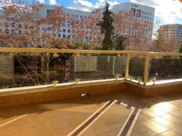 Apartment 4 Bedrooms in Les Corts