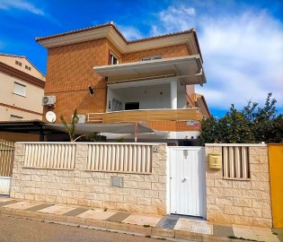 House 3 Bedrooms in Platja de Oliva