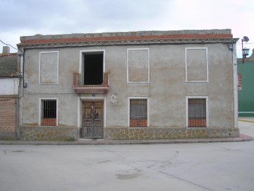 House 6 Bedrooms in Adanero