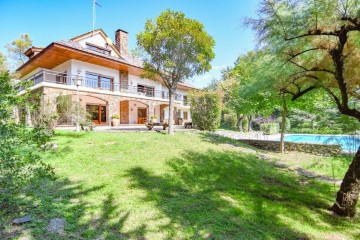 House 9 Bedrooms in Begues